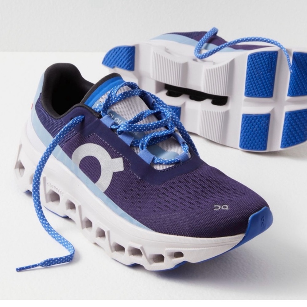 On Running Sneakers in Blue 7.5 woman